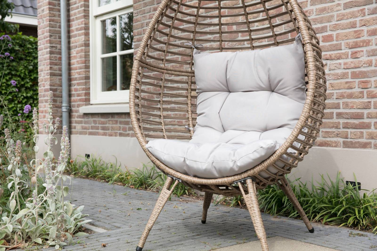 Lesli Living Relaxing-Stuhl Chill Straw braun