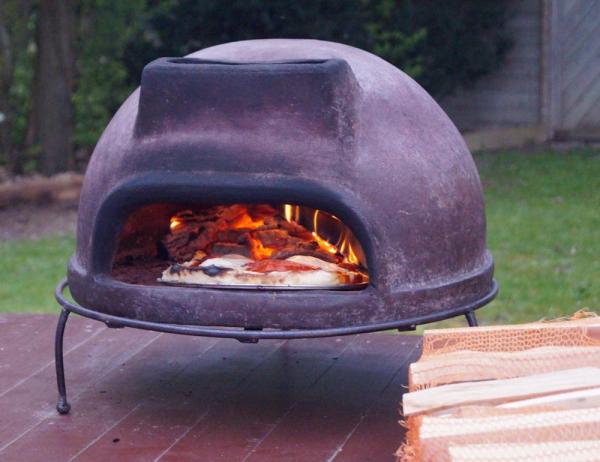 Small round pizza oven